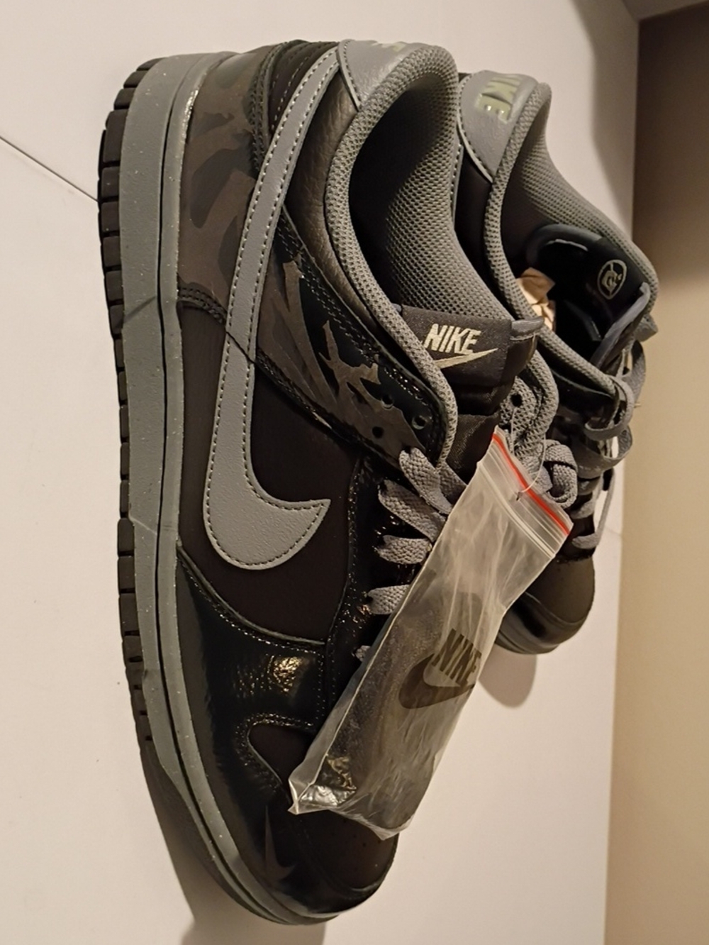Nike Men’s Low-Top Sneakers in Grey and Black Camo Accent